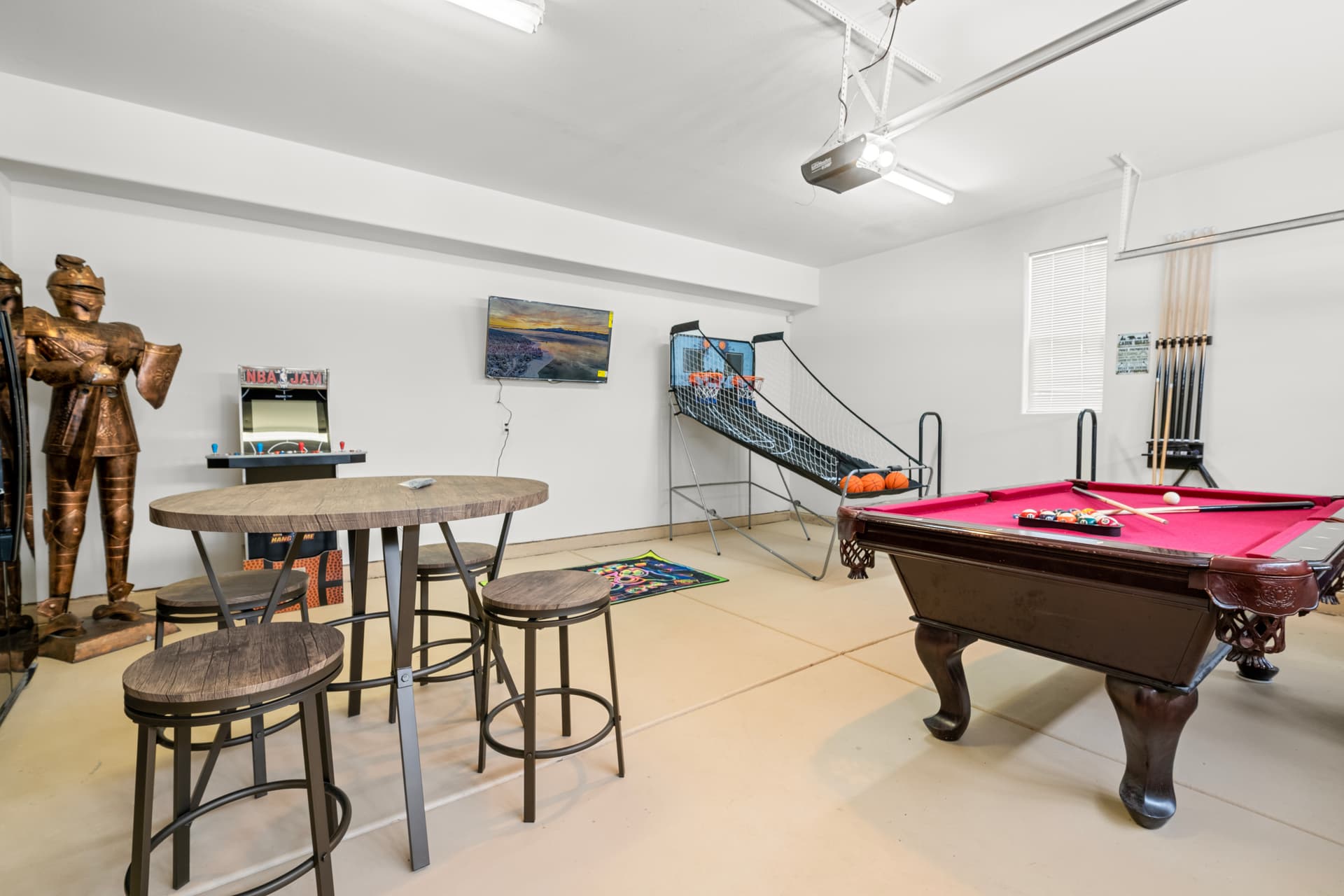 Bear House - Image 29