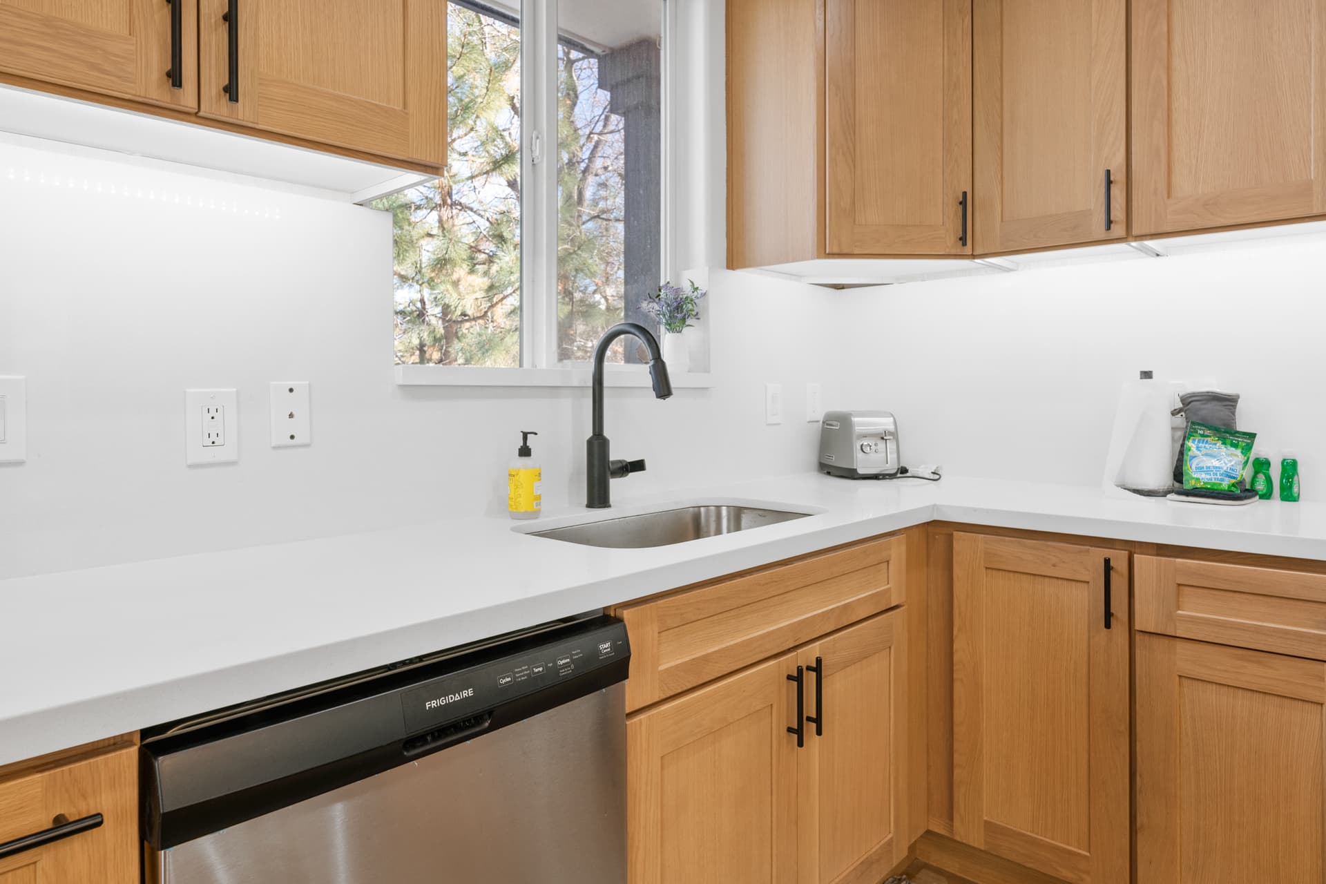 Bear House - Image 8