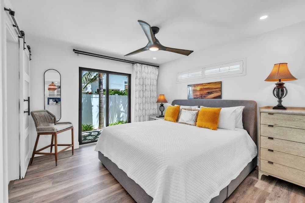 Bea's Knees - Image 11