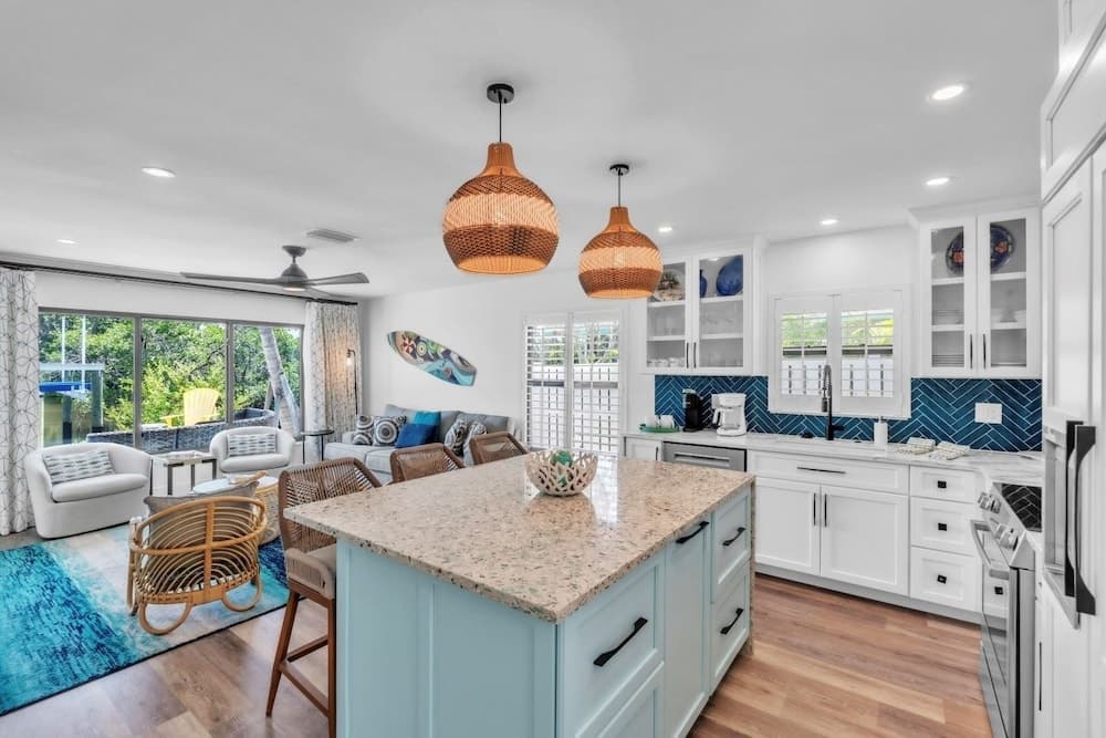 Bea's Knees - Image 10