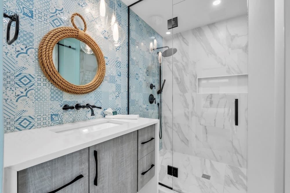 Bea's Knees - Image 16