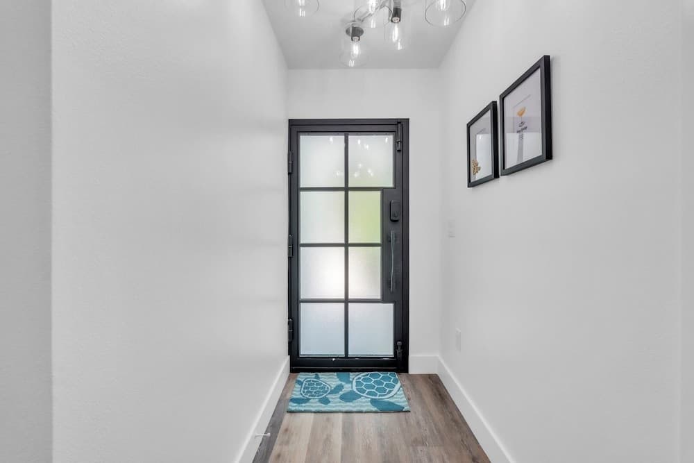 Bea's Knees - Image 21