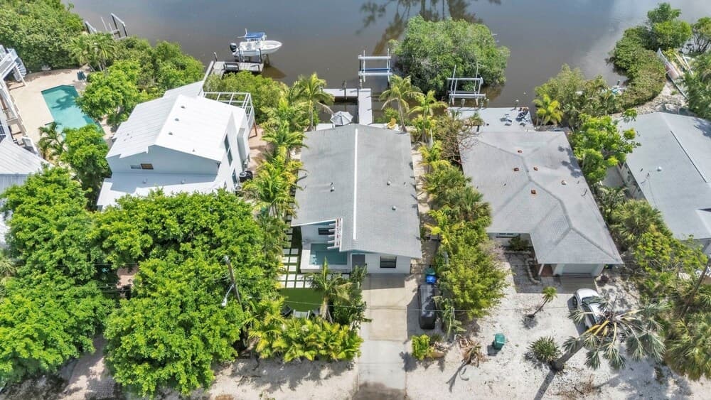 Bea's Knees - Image 33