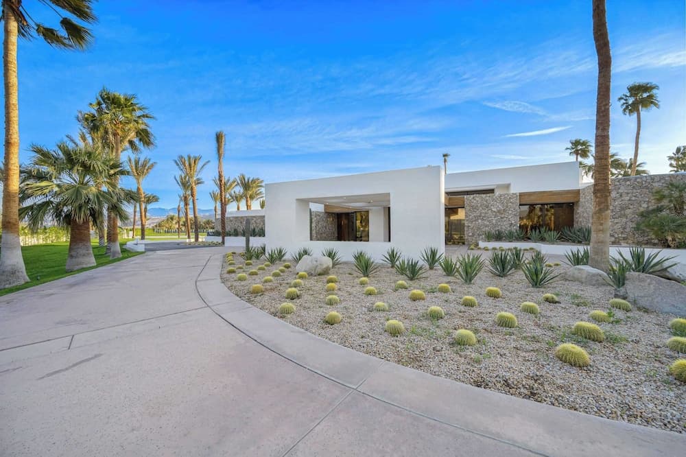 Bravo Beach Compound - Image 12