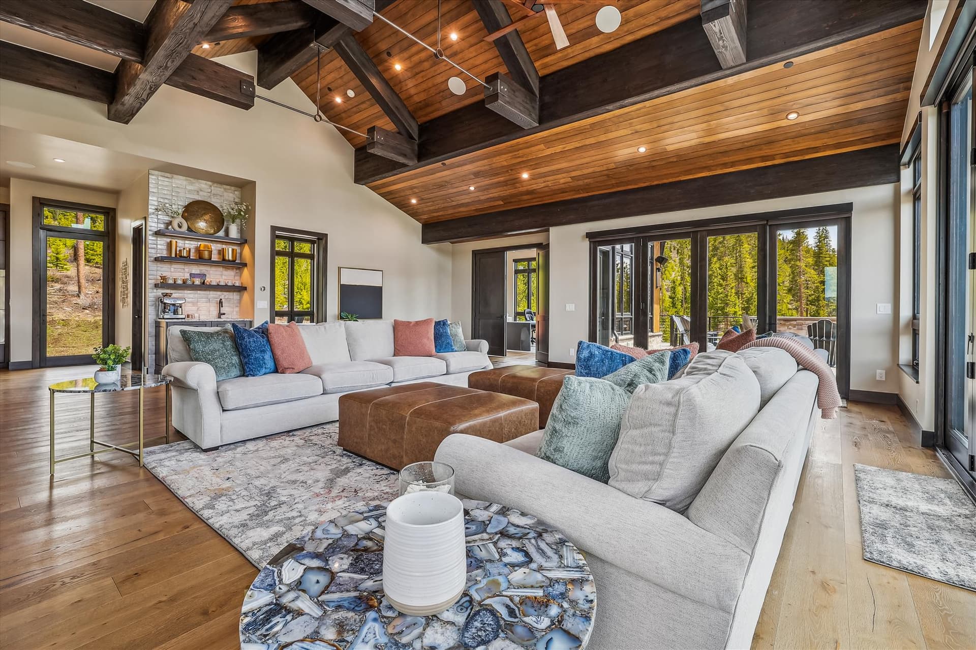 Crowne Summit - Image 2