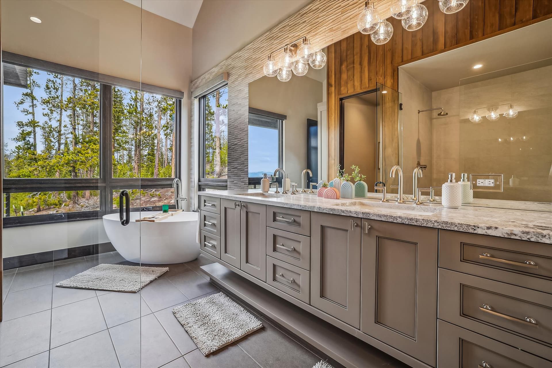 Crowne Summit - Image 20