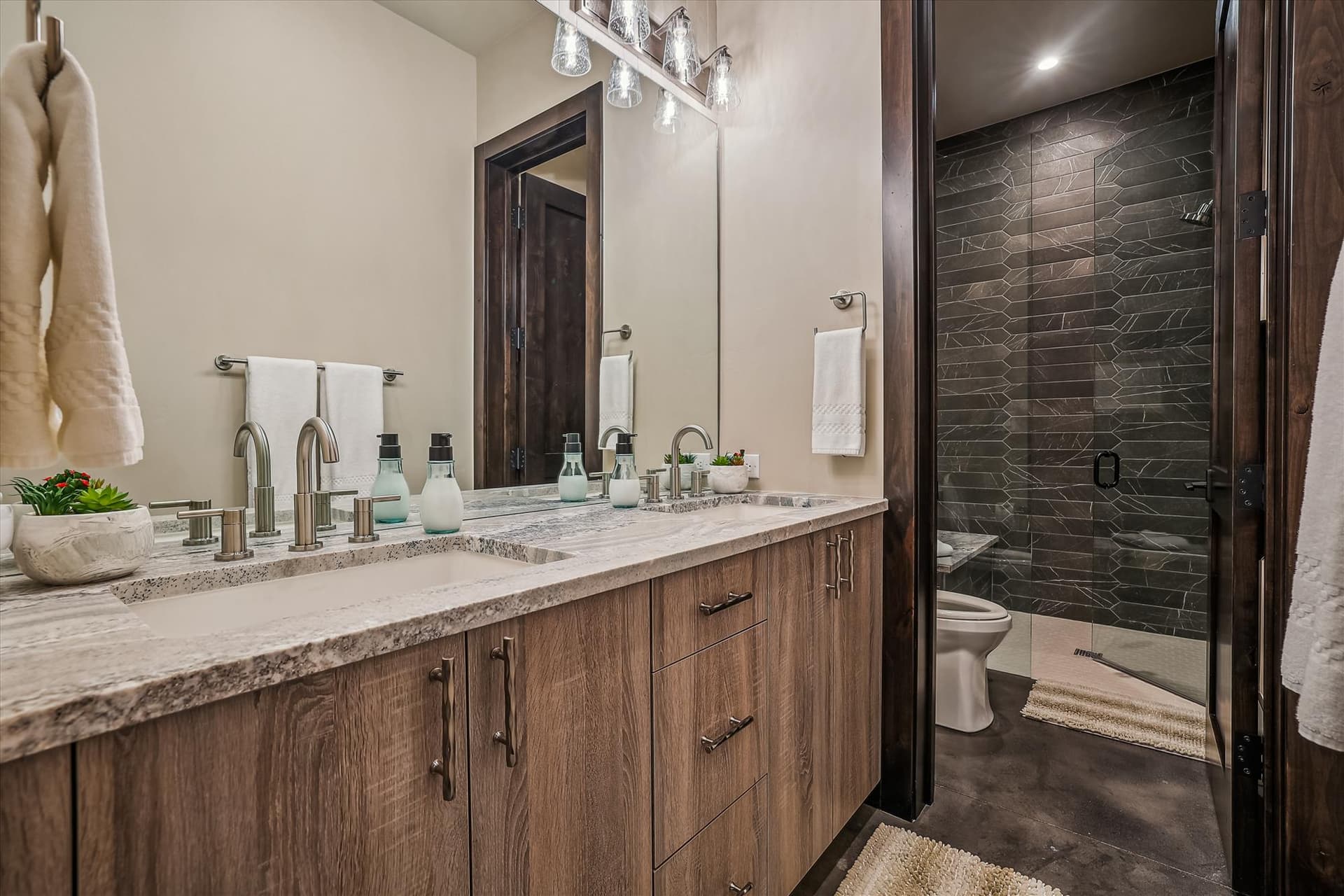 Crowne Summit - Image 25