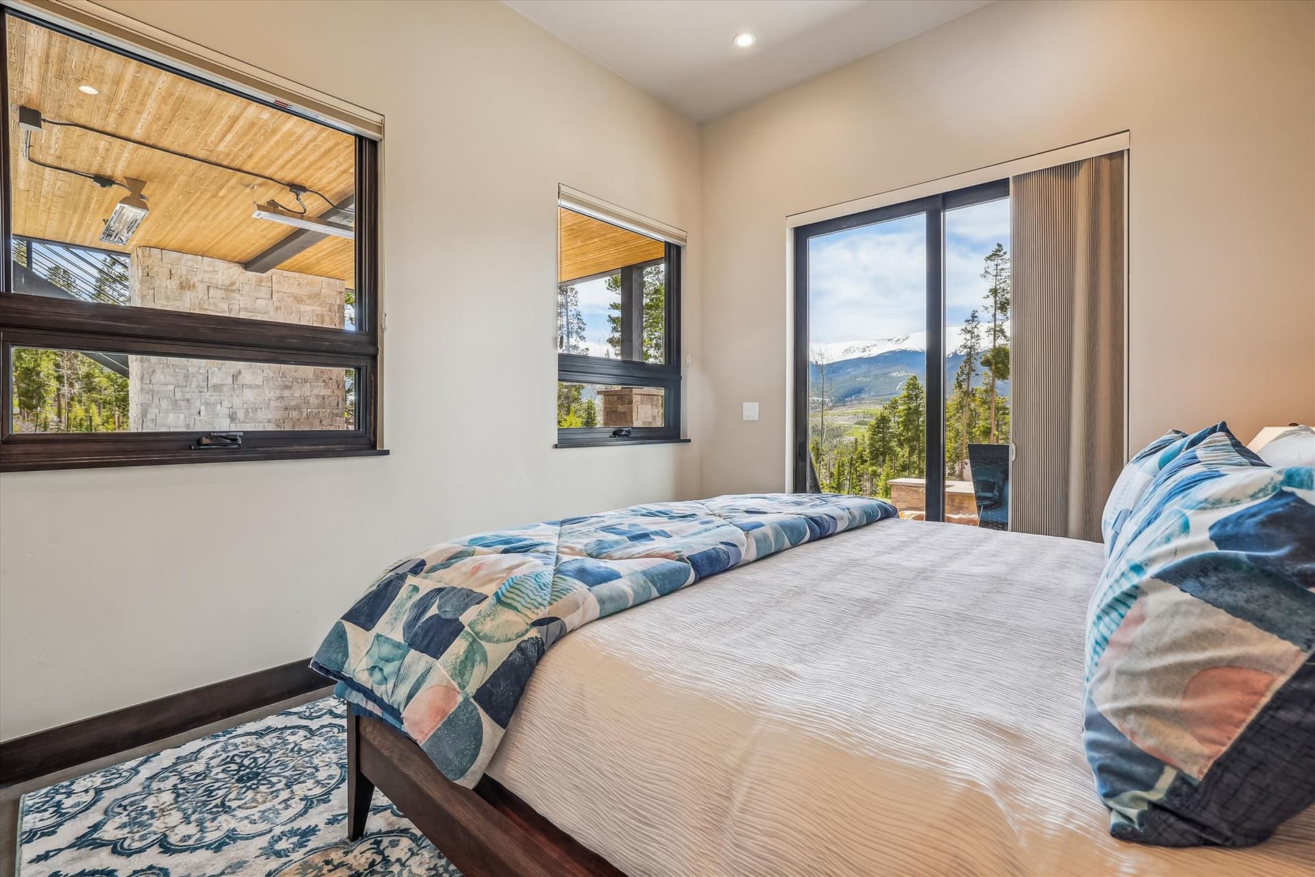 Crowne Summit - Image 27