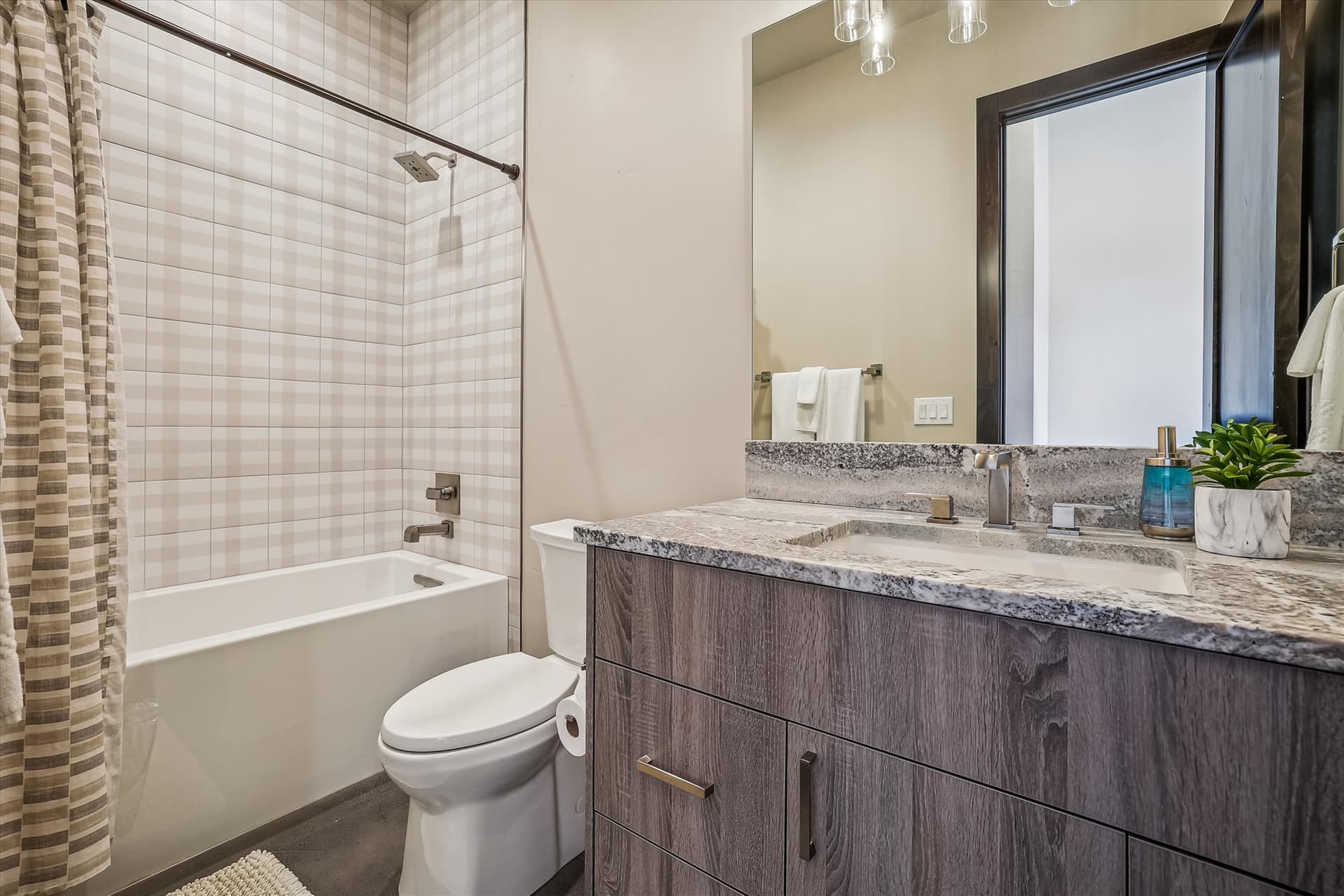 Crowne Summit - Image 29