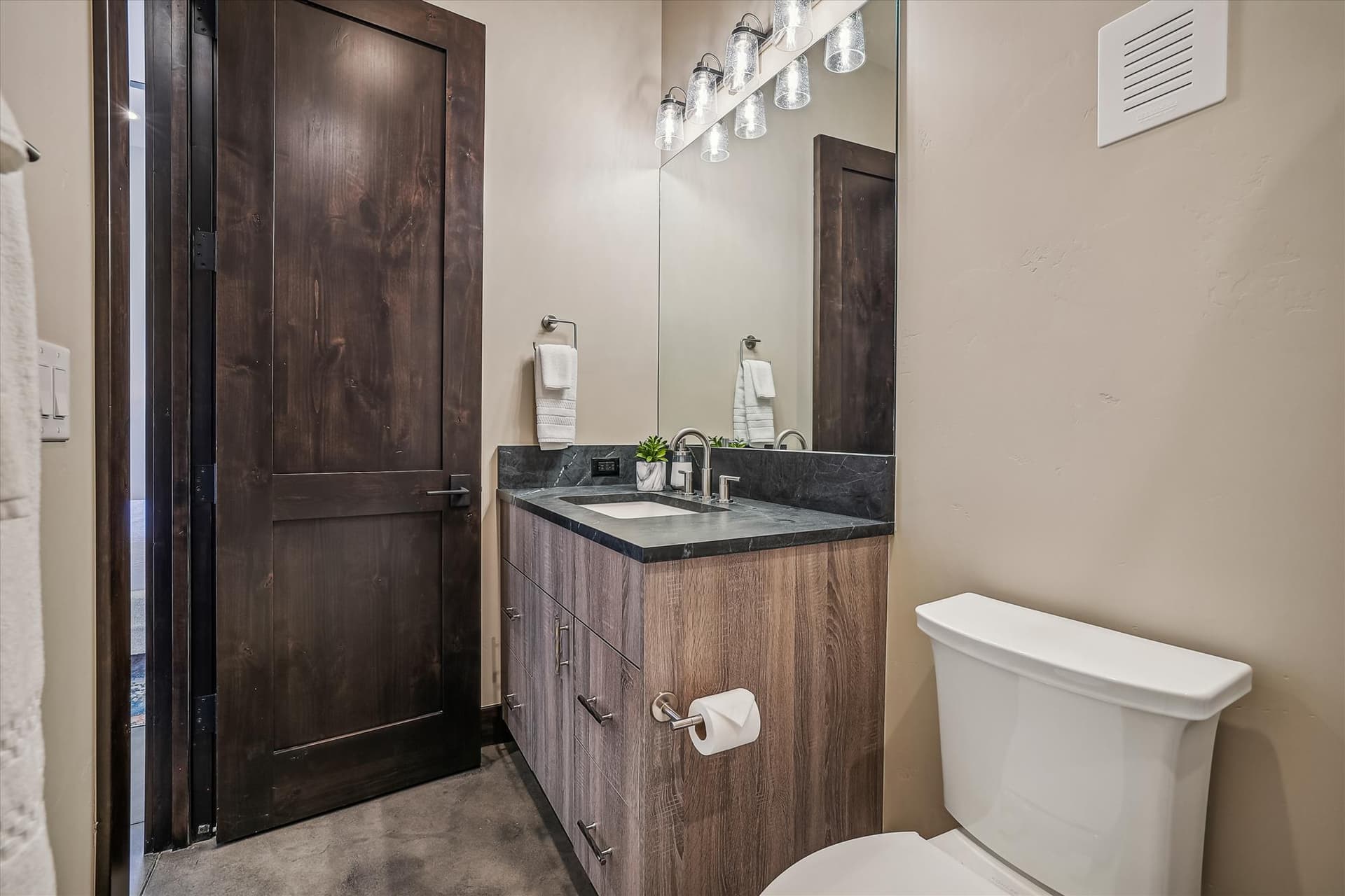 Crowne Summit - Image 34