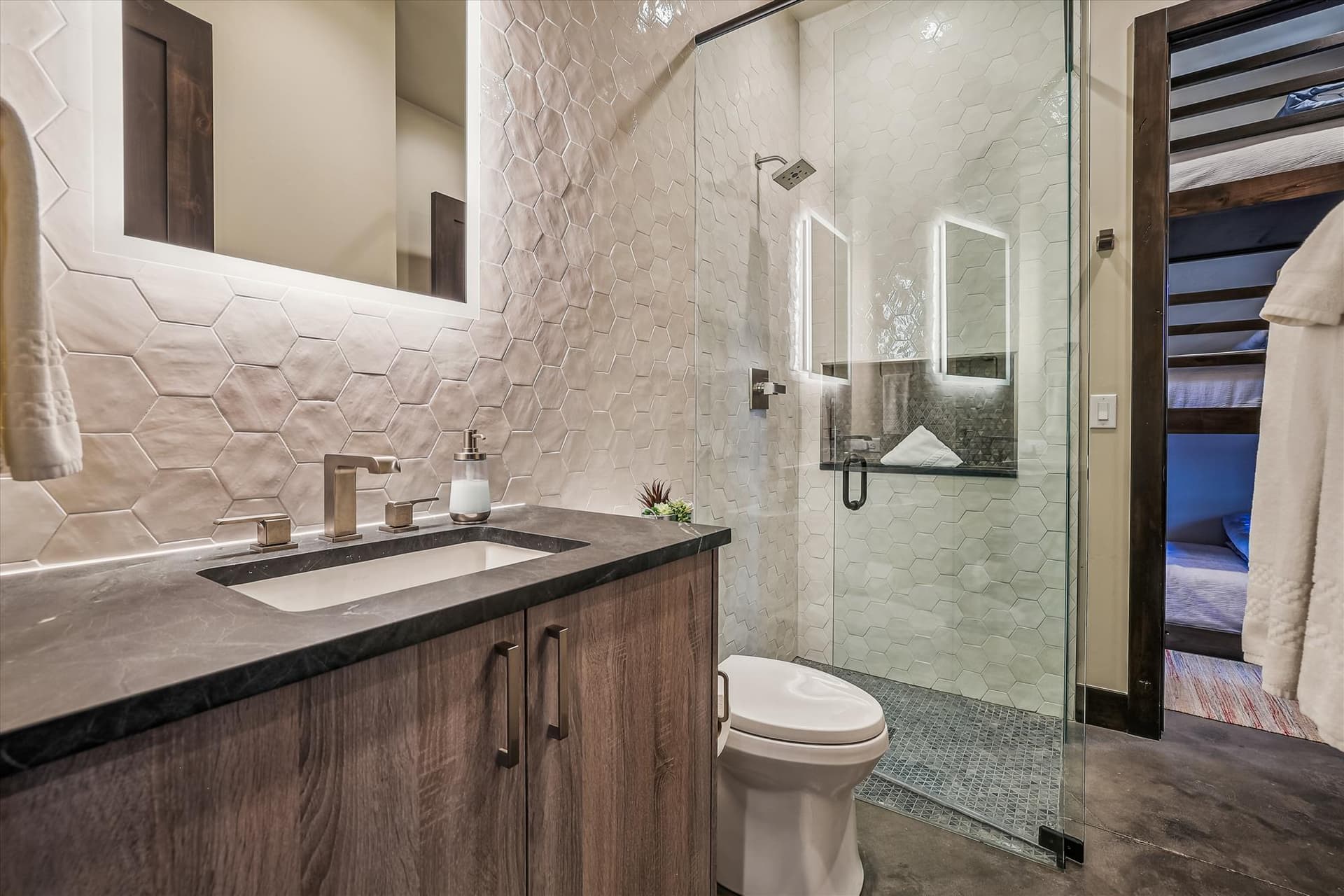 Crowne Summit - Image 37