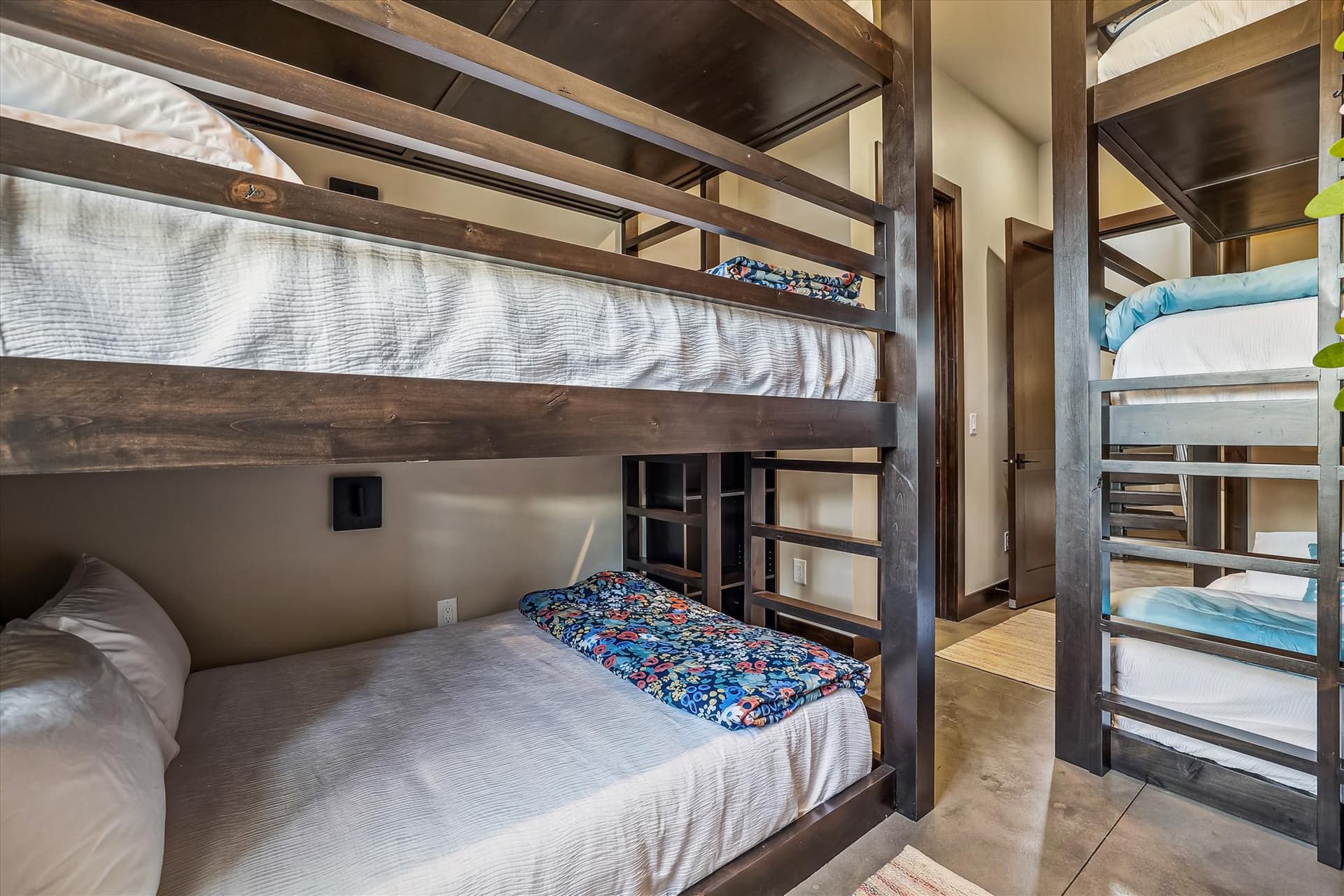 Crowne Summit - Image 40