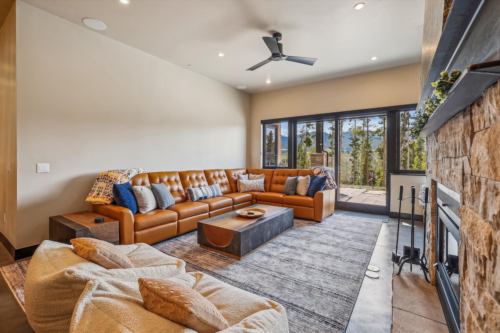 Crowne Summit - Image 44