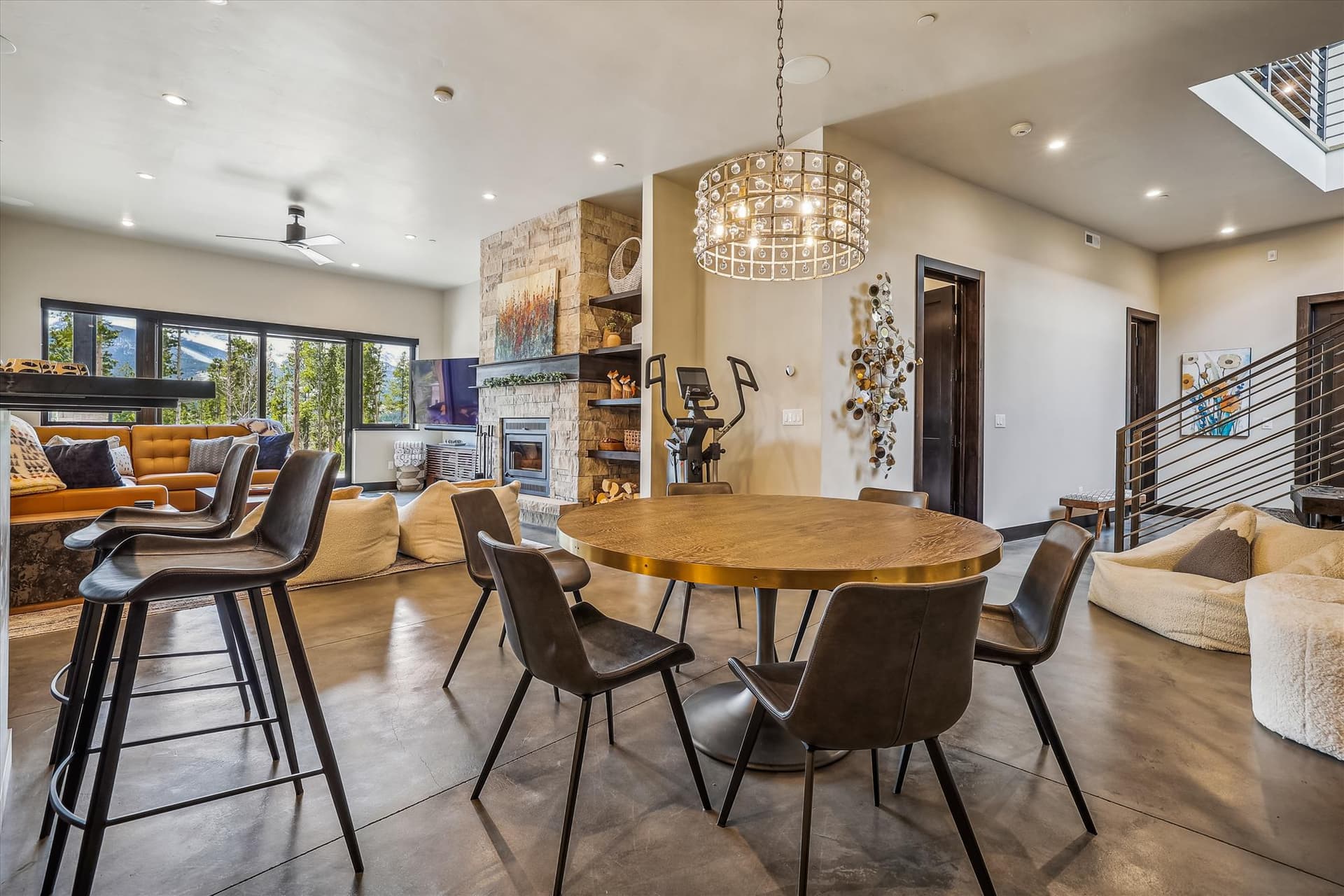 Crowne Summit - Image 47