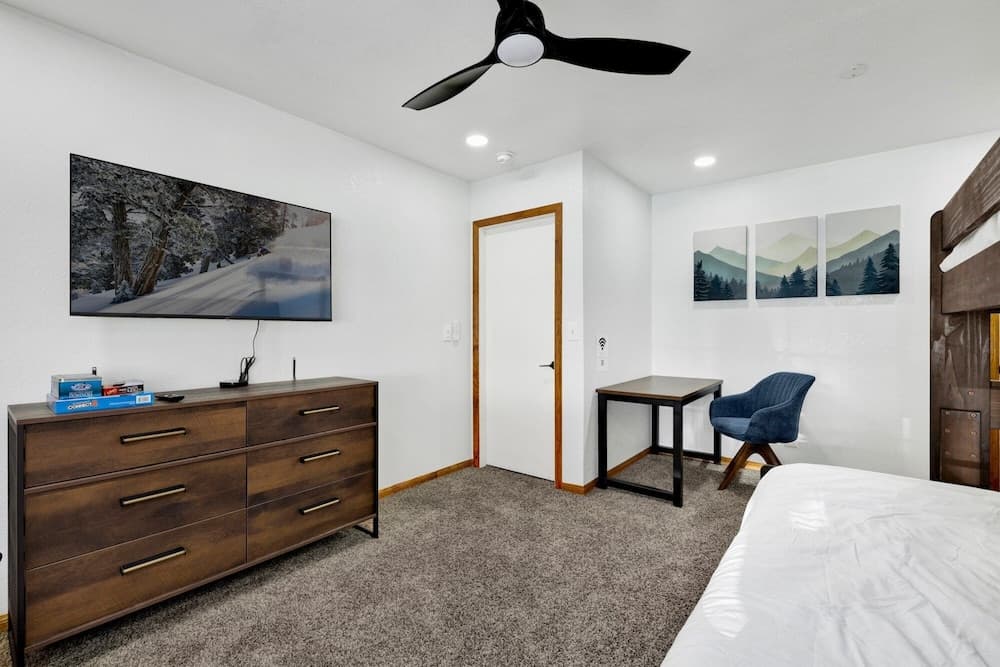 Fox Den #2568 - Image 14