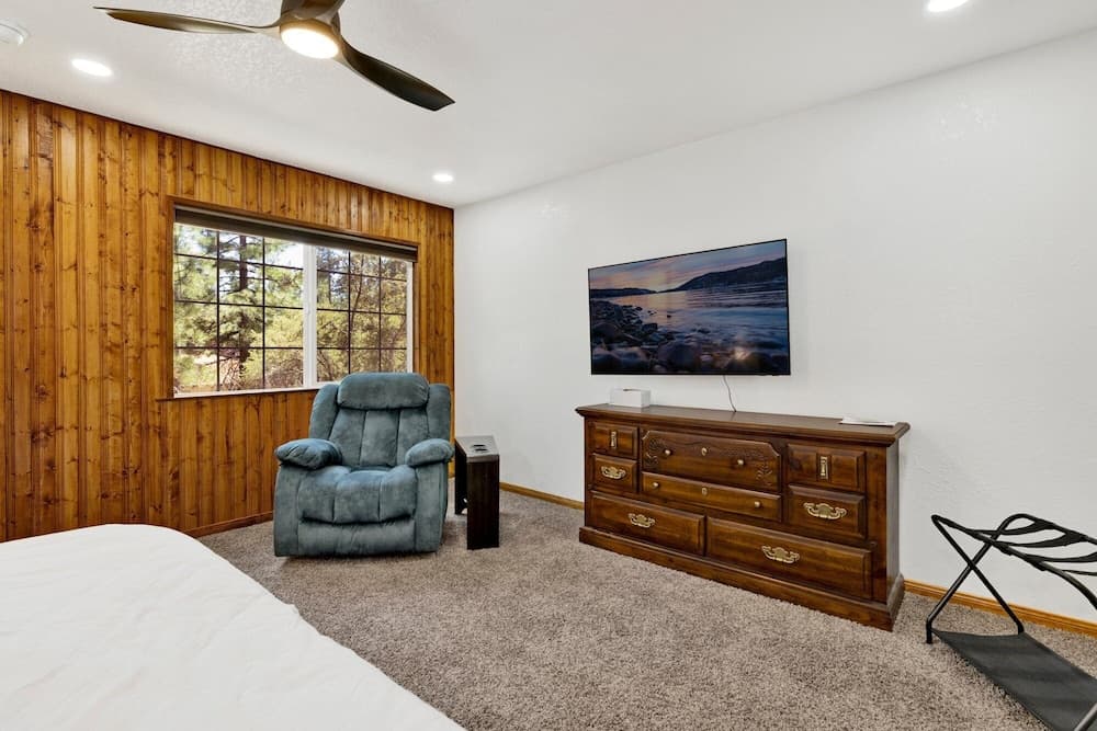 Fox Den #2568 - Image 18