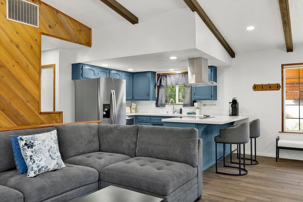 Fox Den #2568 - Image 5