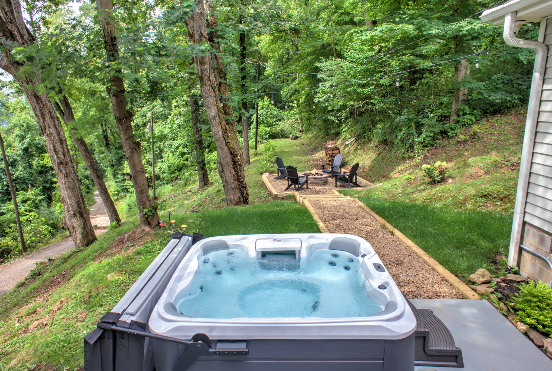 The Honeybee Hideaway - Image 2