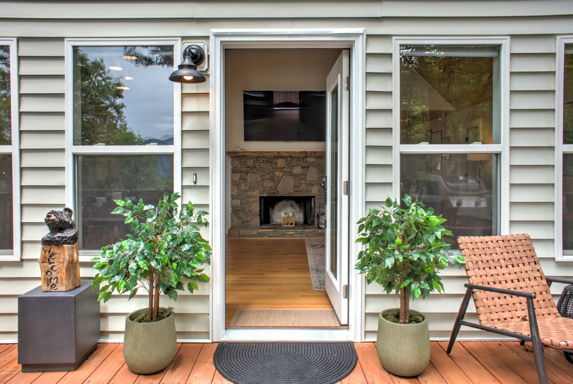 The Honeybee Hideaway - Image 6