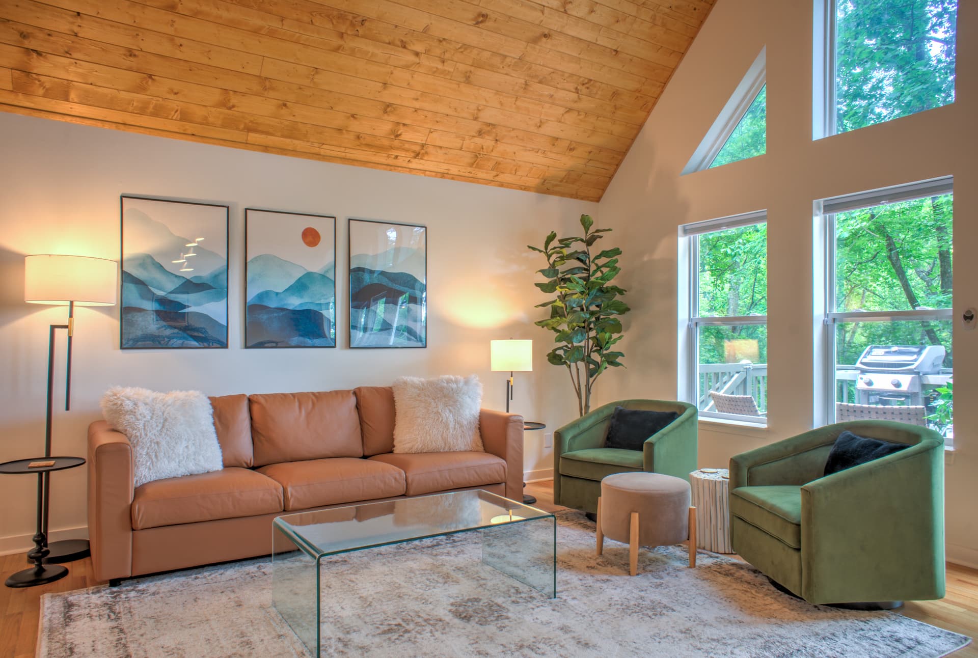 The Honeybee Hideaway - Image 4