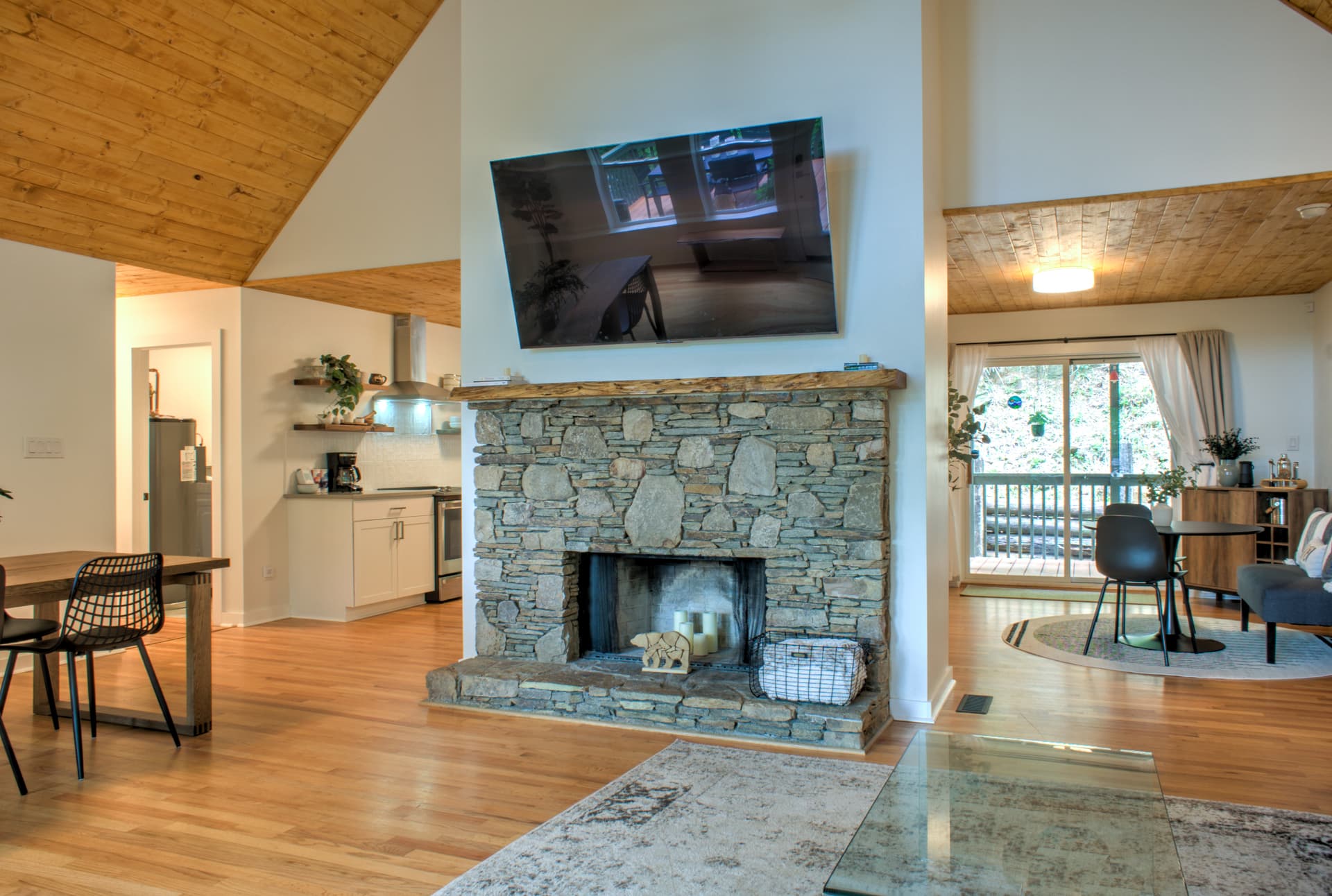 The Honeybee Hideaway - Image 7