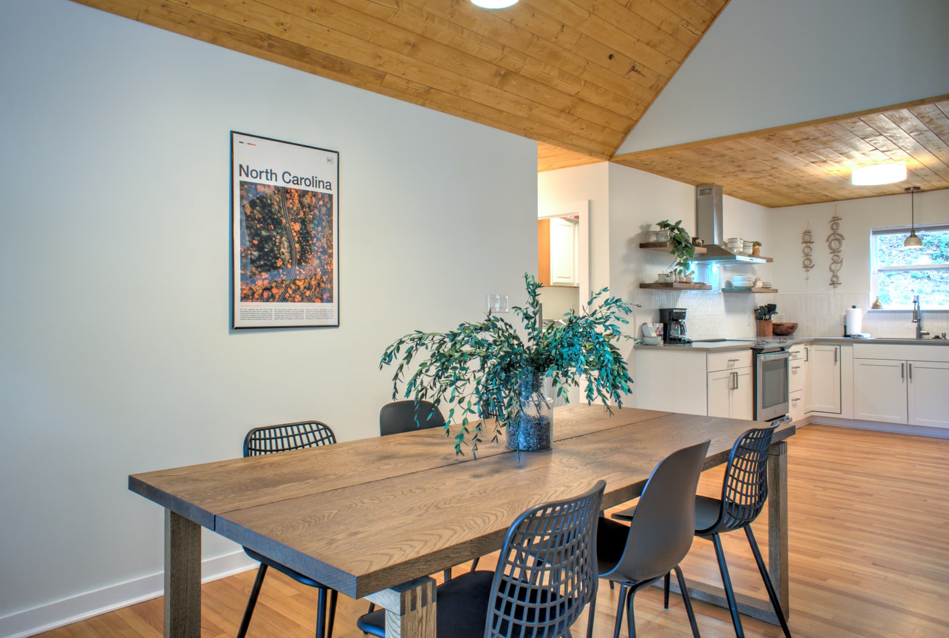 The Honeybee Hideaway - Image 9