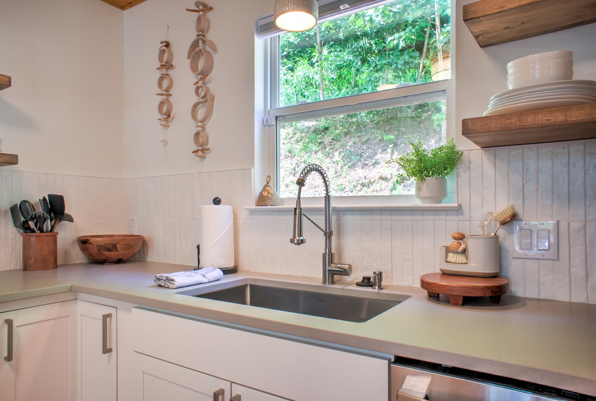 The Honeybee Hideaway - Image 12