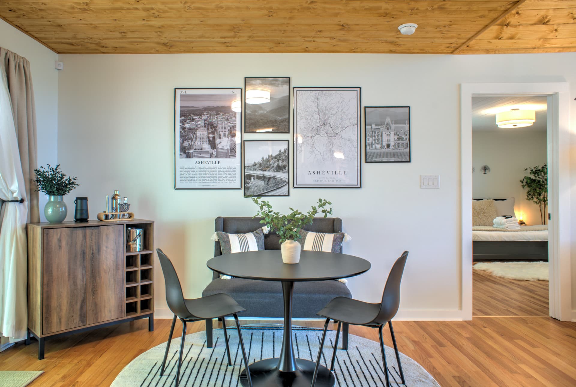 The Honeybee Hideaway - Image 15