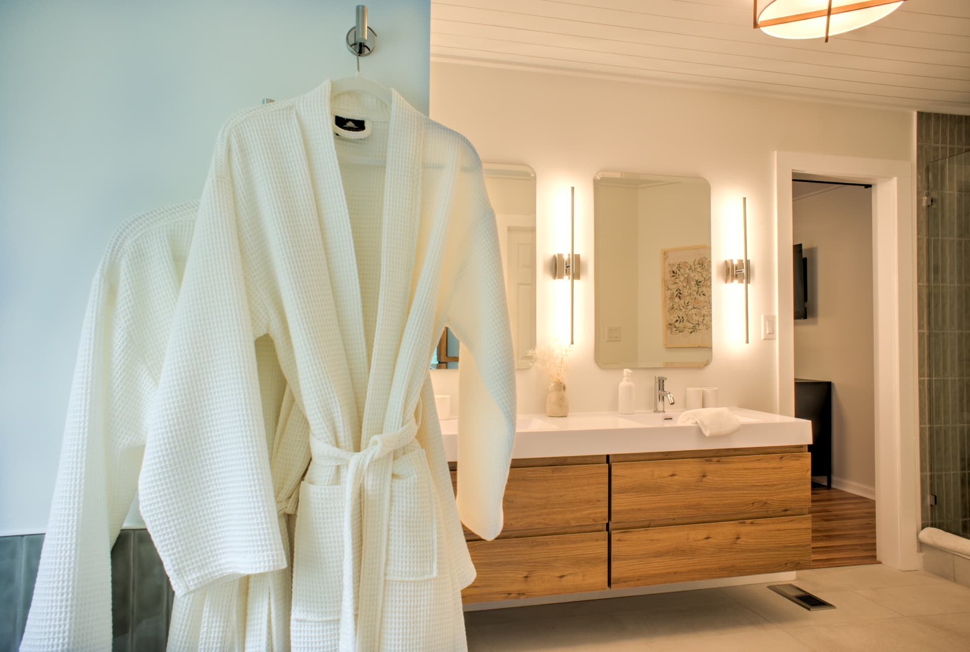 The Honeybee Hideaway - Image 20