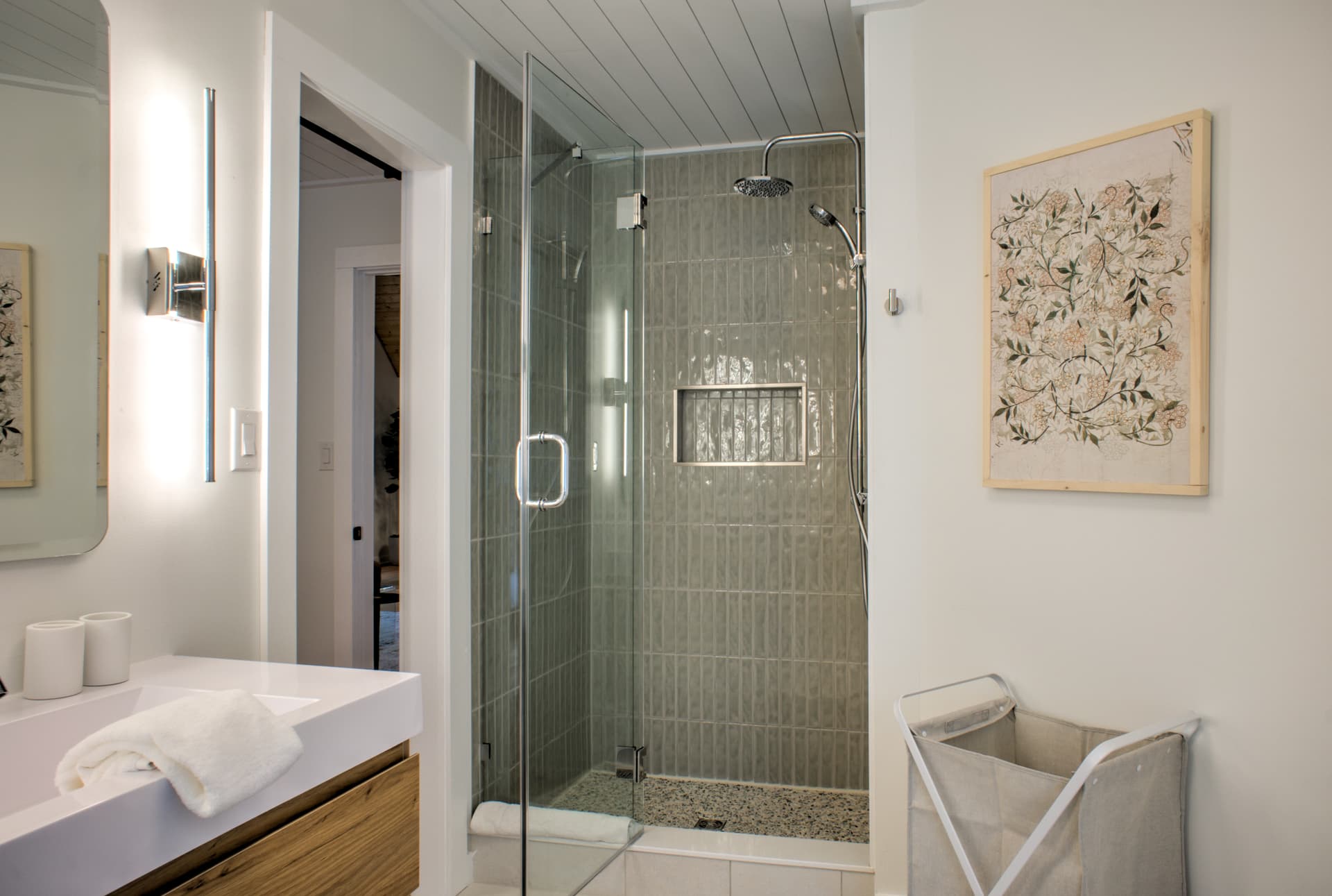 The Honeybee Hideaway - Image 21