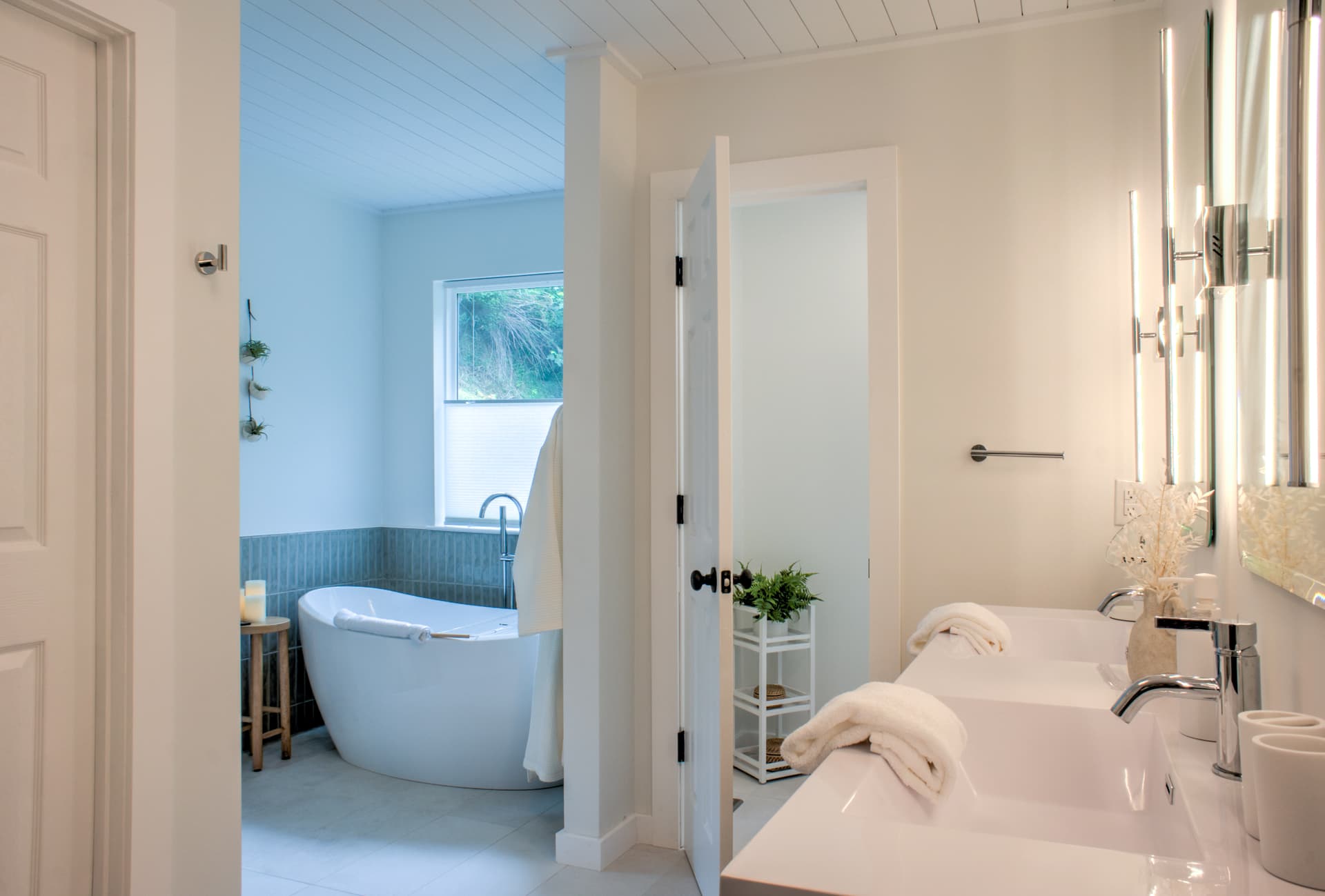 The Honeybee Hideaway - Image 23