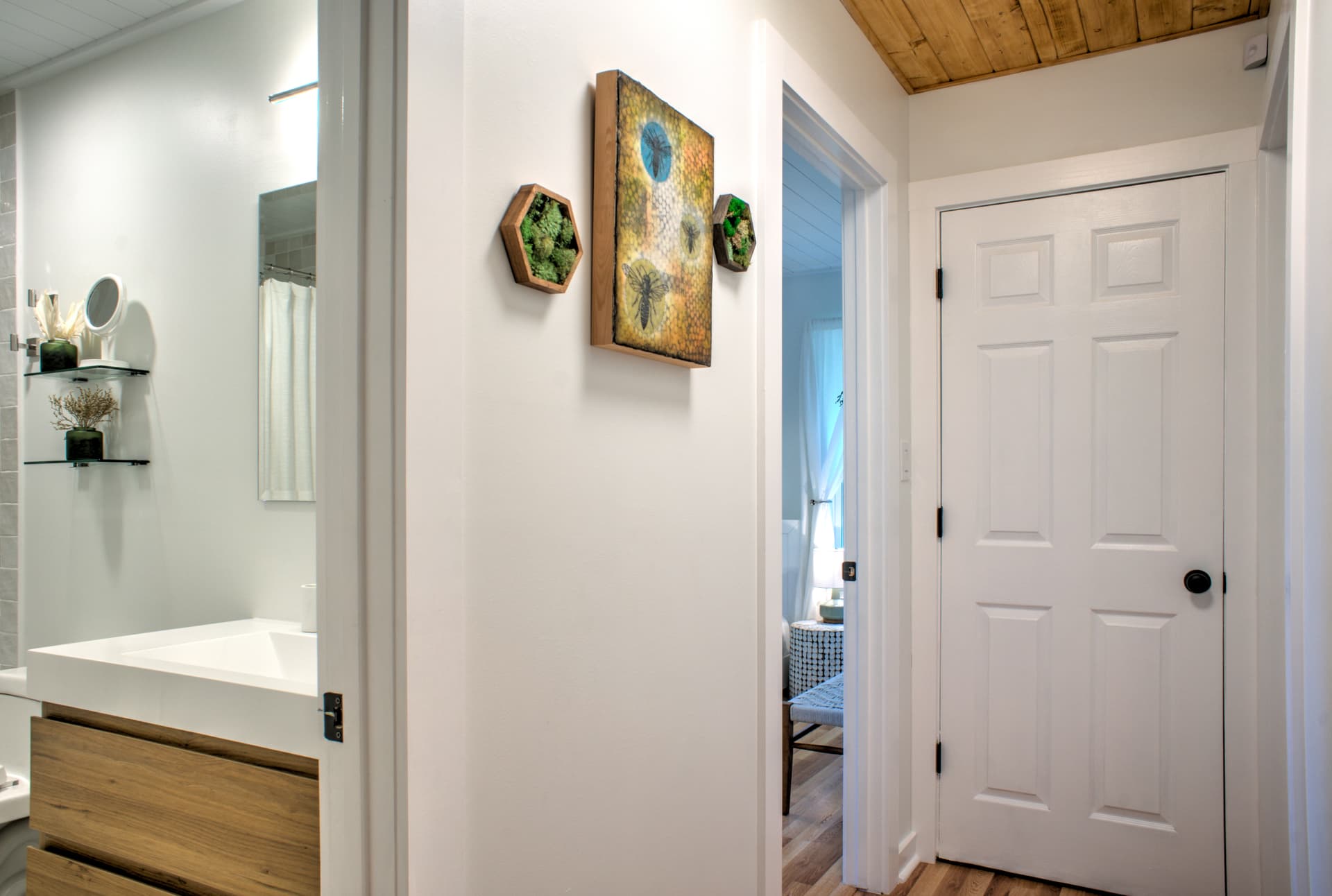 The Honeybee Hideaway - Image 24