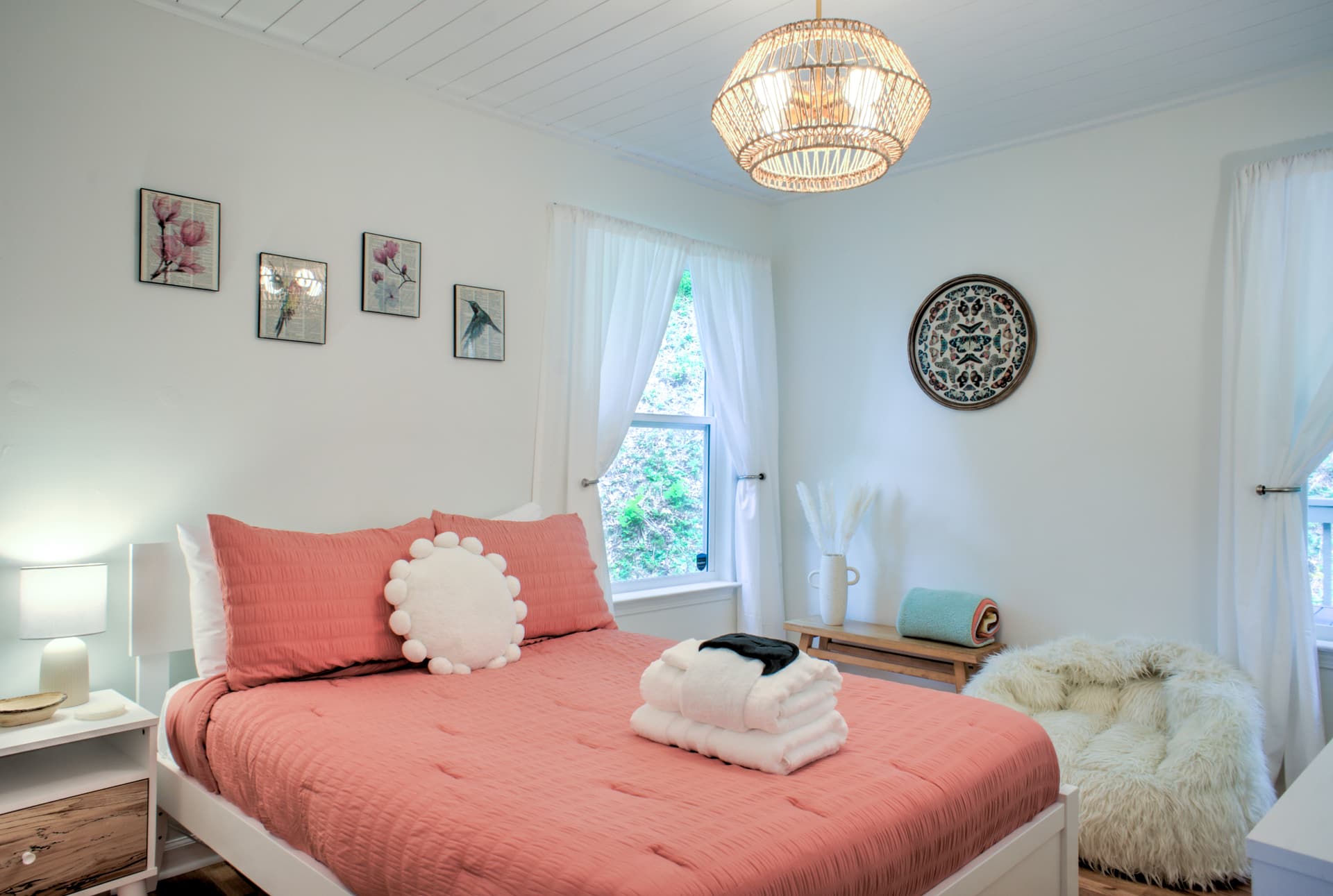 The Honeybee Hideaway - Image 28