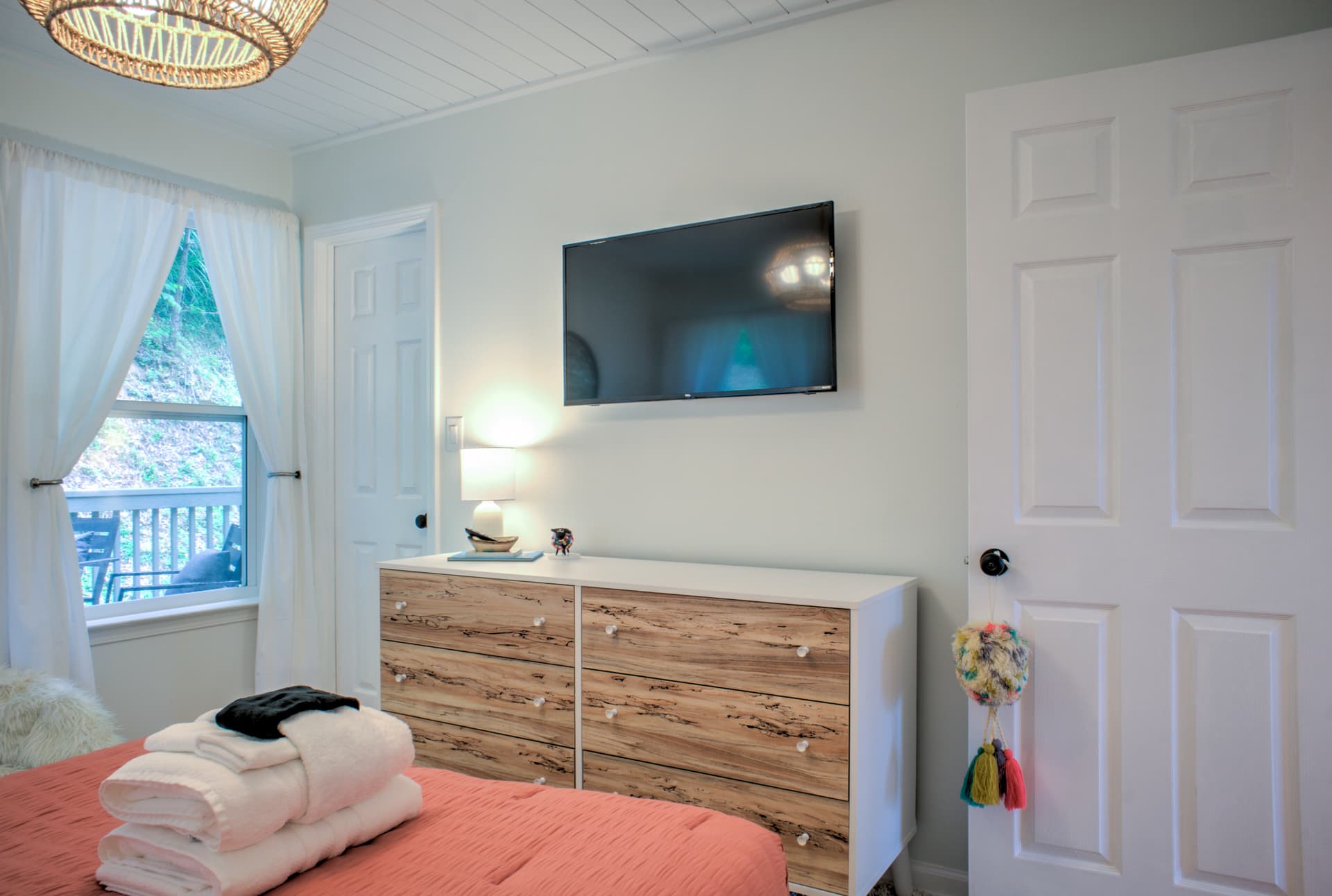 The Honeybee Hideaway - Image 29