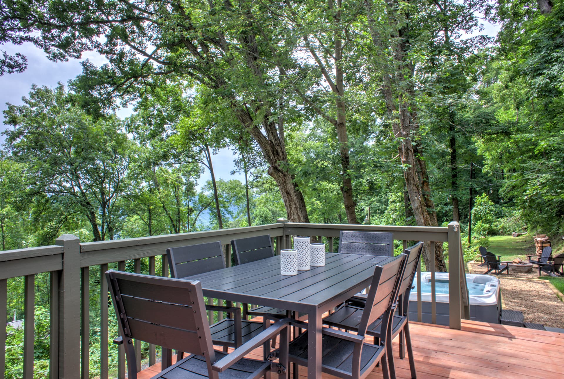 The Honeybee Hideaway - Image 35