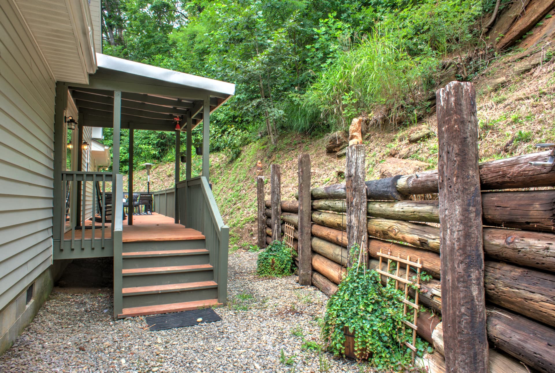 The Honeybee Hideaway - Image 36