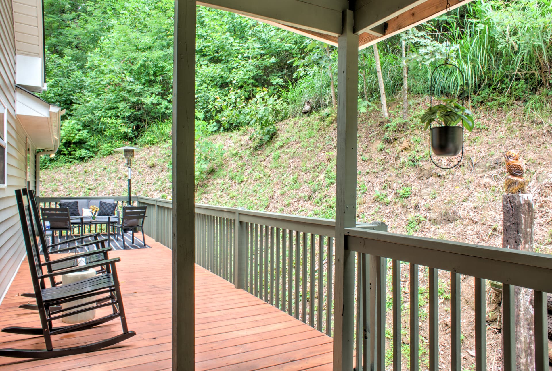 The Honeybee Hideaway - Image 38