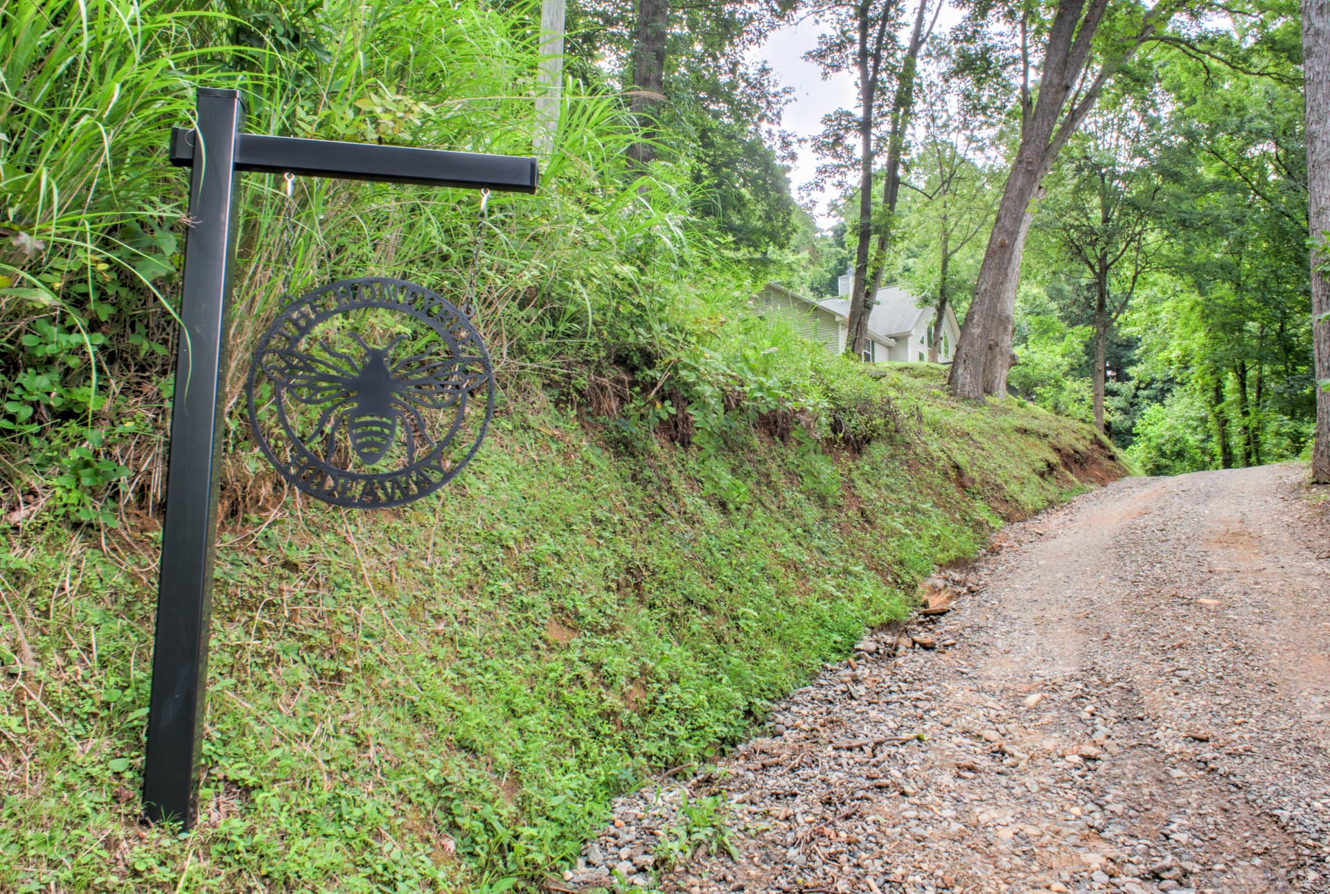 The Honeybee Hideaway - Image 39