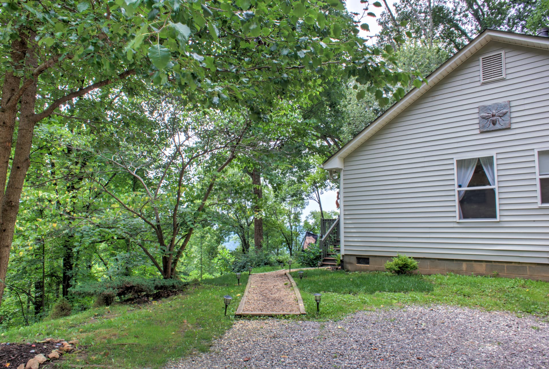 The Honeybee Hideaway - Image 42