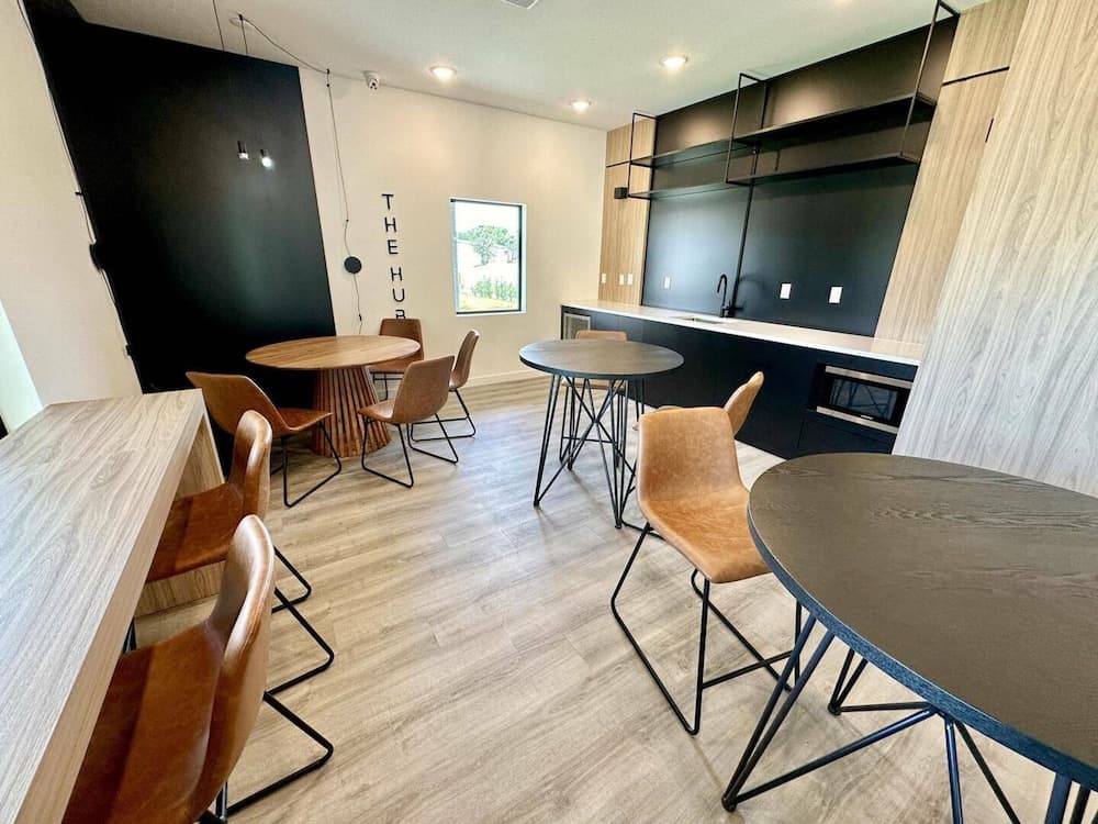 Palm Breeze Hub - Image 19