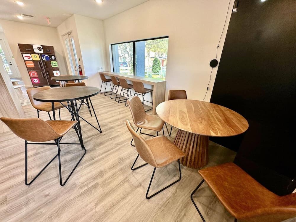 Palm Breeze Hub - Image 20