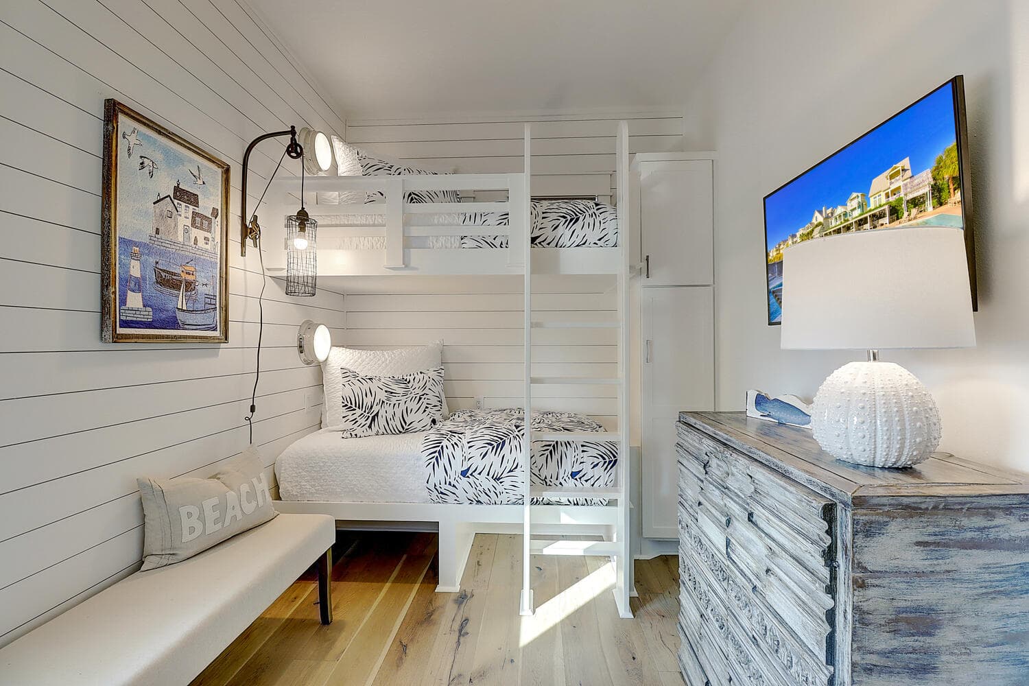 Lighthouse - Image 23