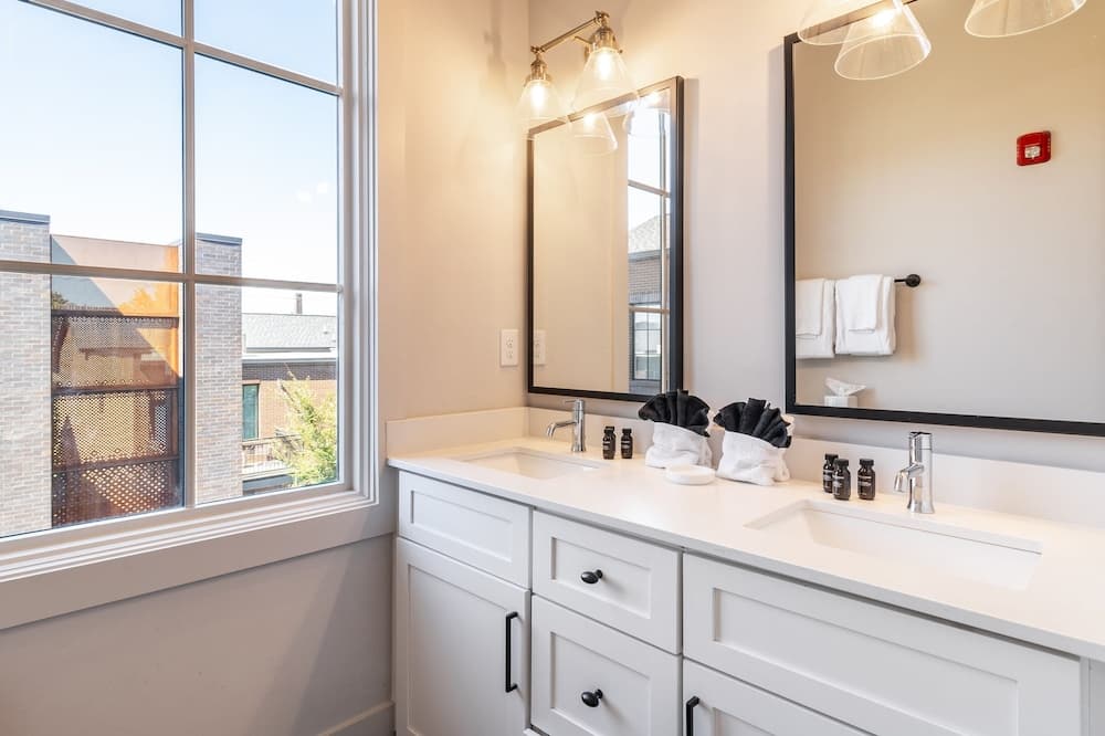 Magnolia #5 - Image 28