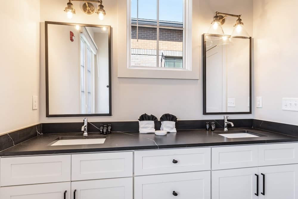 Magnolia #5 - Image 33