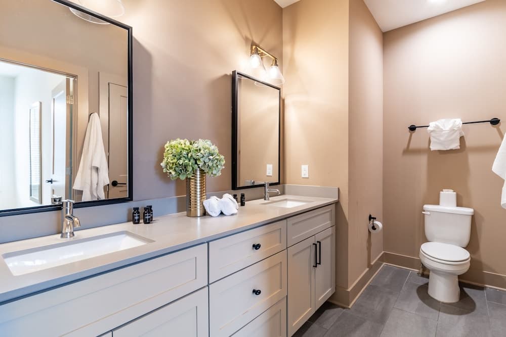 Magnolia #8 - Image 16