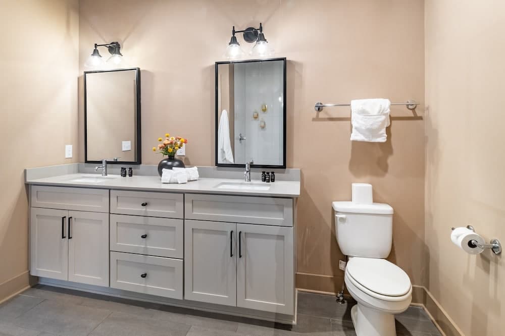 Magnolia #9 - Image 19