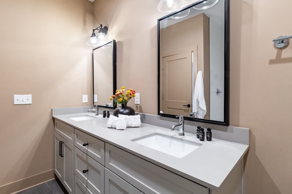 Magnolia #9 - Image 25