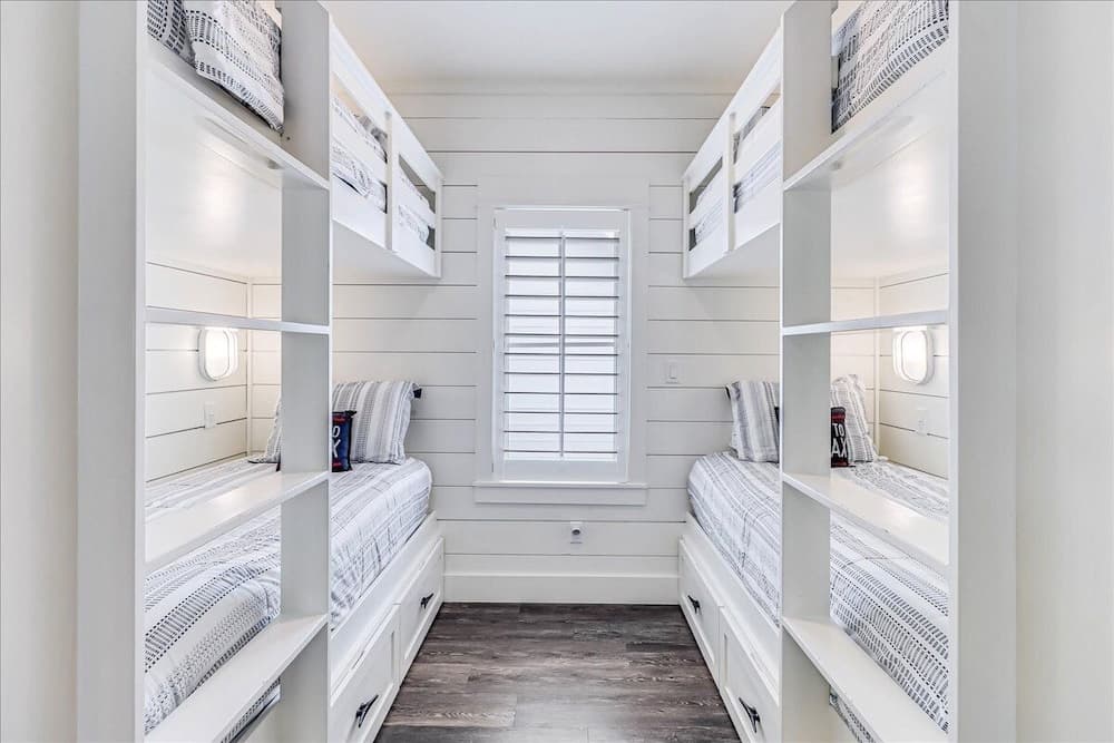 Rendezvous #310 - Image 33