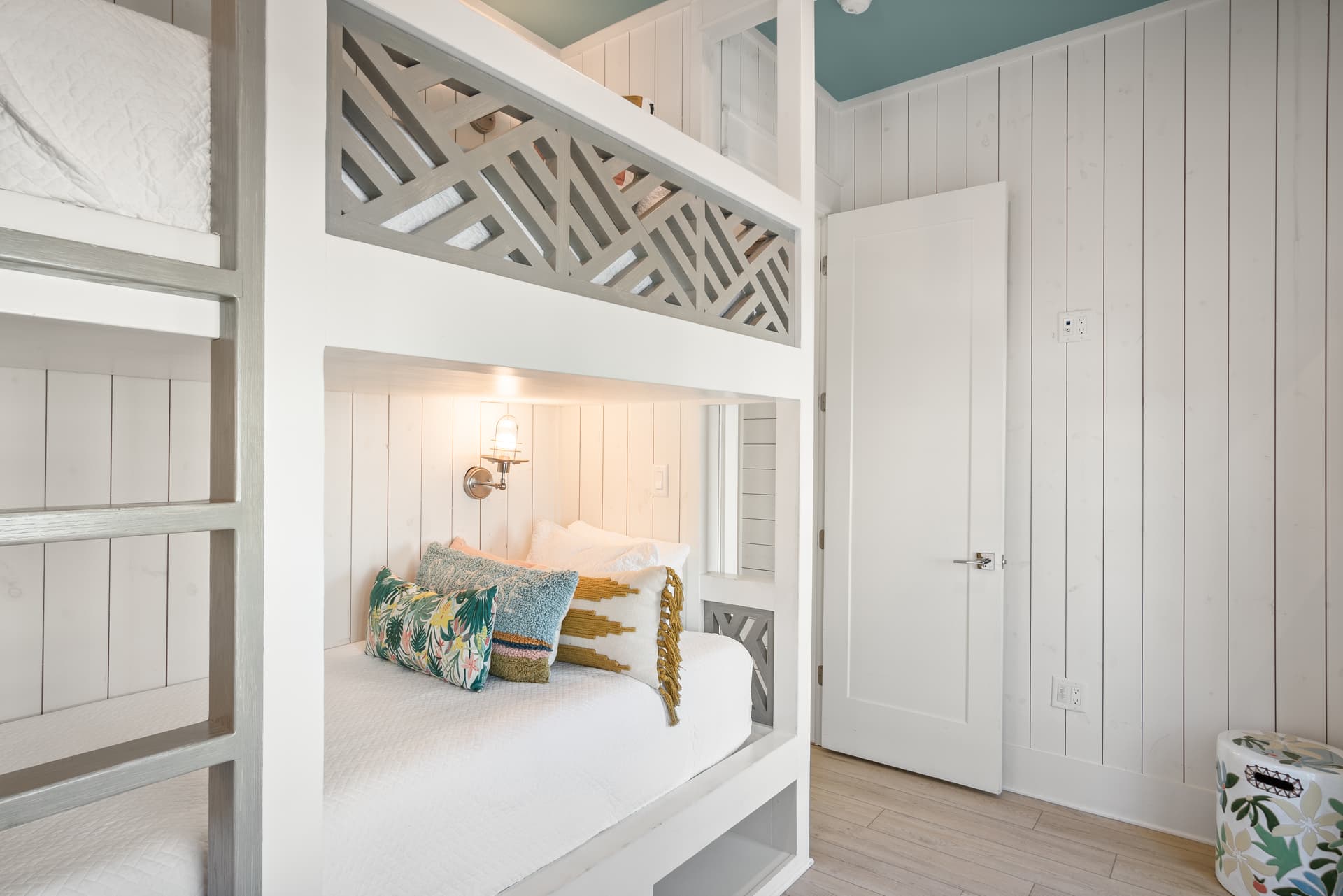 Violet Palm - Image 15