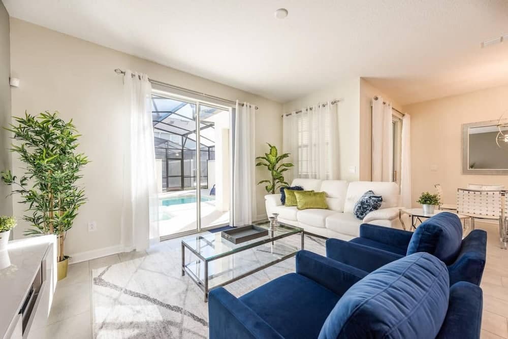 Mickey Meets the Force - Image 4